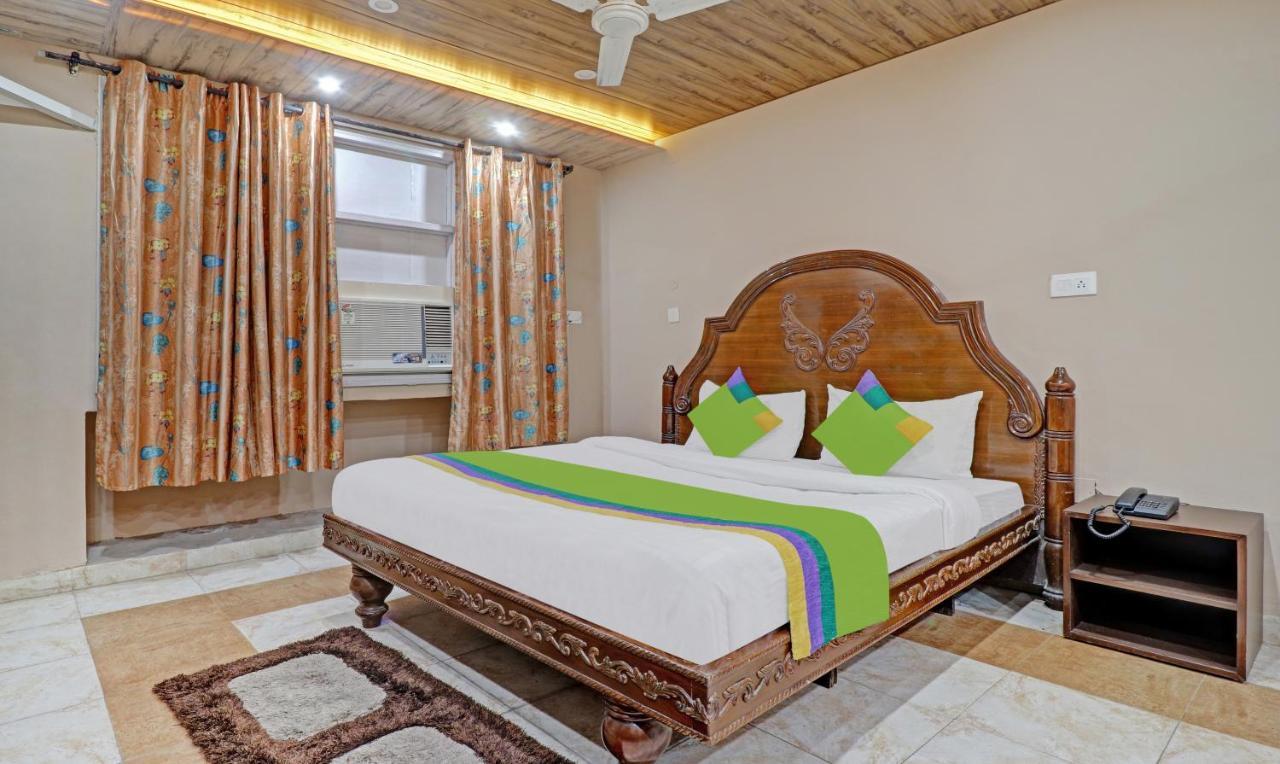 Hotel Vikrant Pinjaur Extérieur photo